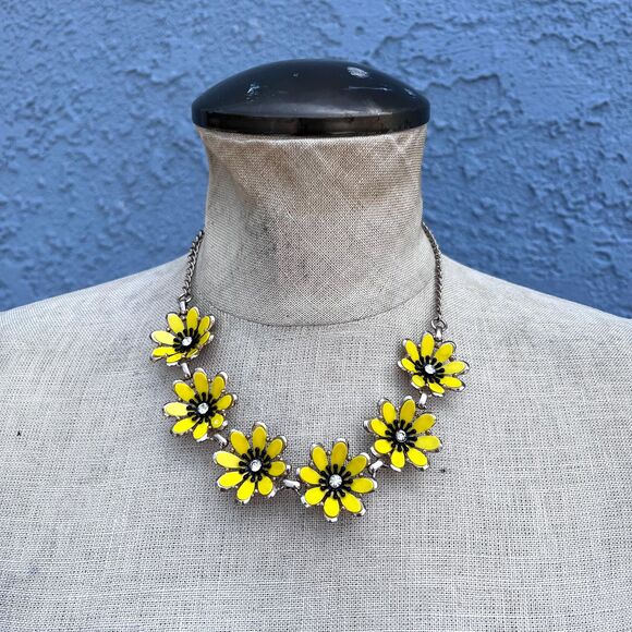 90s Floral Necklace Yellow Daisy Mod Jewelry - Picture 4 of 8